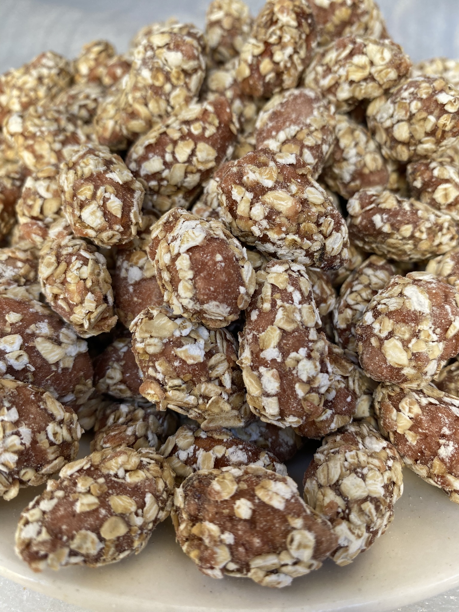 لوز بالشوفان لوز بالشوفان