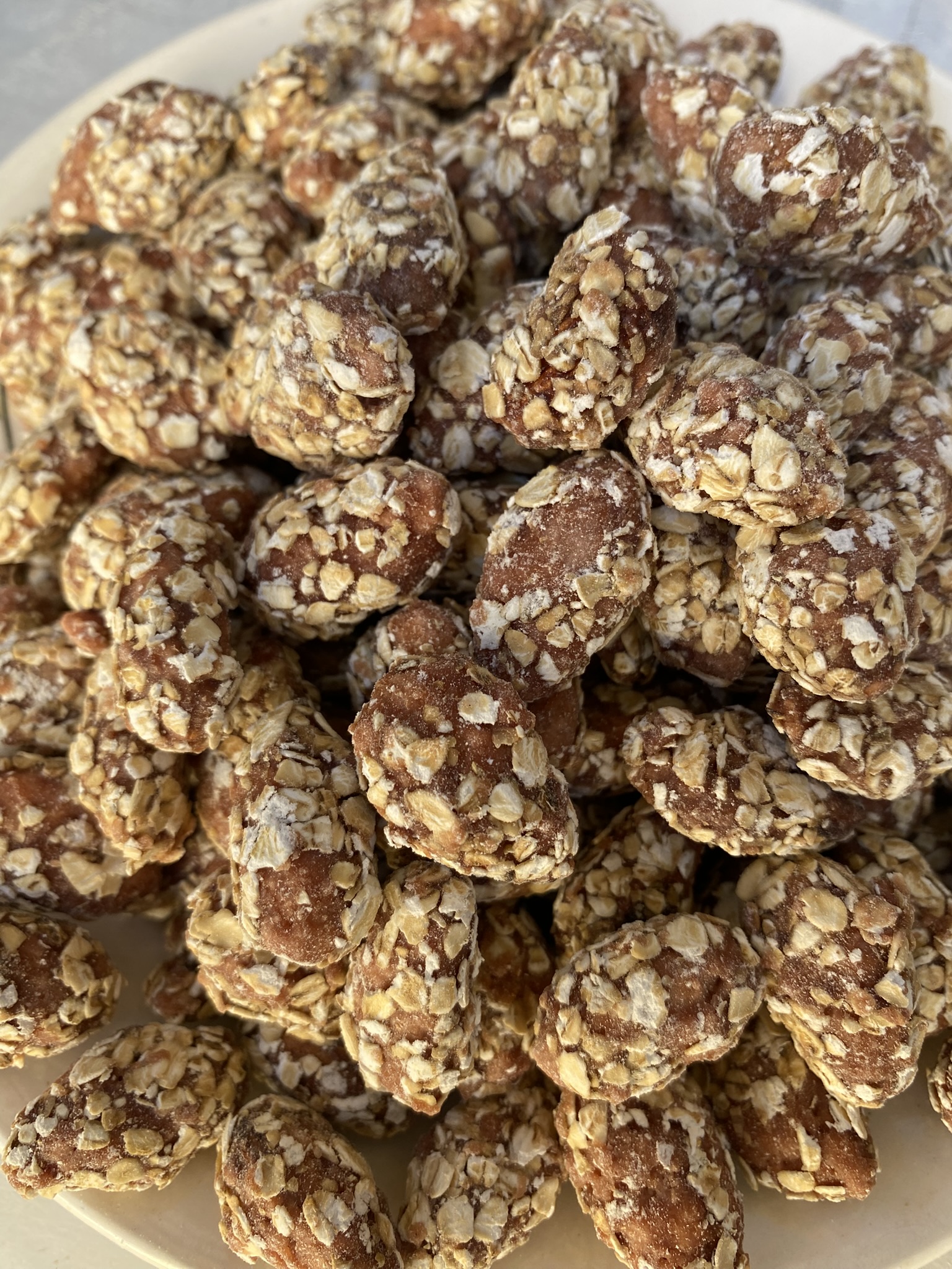 لوز بالشوفان لوز بالشوفان