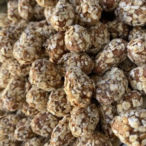 كاوكاو بالشوفان 🌾مصدر طبيعي للطاقة والألياف للجسم 💪 مثالي كوجبة خفيفة أو للضيافة في أي وقت 🤝 طازج ومختار بعناية لضمان الجودة ✅ − 🥜 كاوكاو ممتاز | كمية حسب الطلب